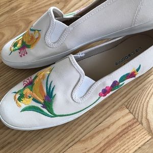 Liz Claiborne | Vintage Embroidered White Slip-ons
